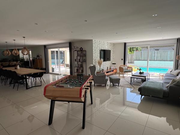 PAVILLON DE PLAIN PIED AVEC PISCINE - 330m2 HABITABLE