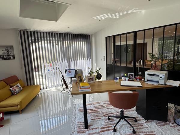 PAVILLON DE PLAIN PIED AVEC PISCINE - 330m2 HABITABLE