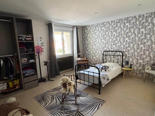 PAVILLON DE PLAIN PIED AVEC PISCINE - 330m2 HABITABLE