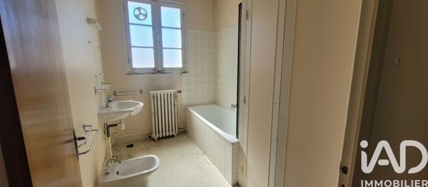 Maison à vendre 7 pièces 145 m² Saint-Jean-d'Angély