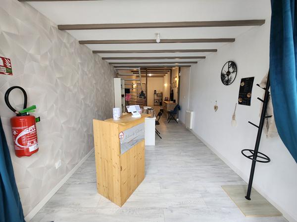 EXCLUSIVITE A SAINT SATURNIN LES AVIGNON - IMMEUBLE A VENDRE AVEC LOCAL COMMERCIAL AU REZ DE CHAUSSEE DE 40 M²+40 m² à l'étage