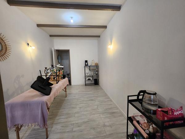 EXCLUSIVITE A SAINT SATURNIN LES AVIGNON - IMMEUBLE A VENDRE AVEC LOCAL COMMERCIAL AU REZ DE CHAUSSEE DE 40 M²+40 m² à l'étage