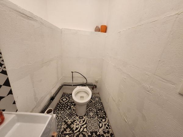 EXCLUSIVITE A SAINT SATURNIN LES AVIGNON - IMMEUBLE A VENDRE AVEC LOCAL COMMERCIAL AU REZ DE CHAUSSEE DE 40 M²+40 m² à l'étage