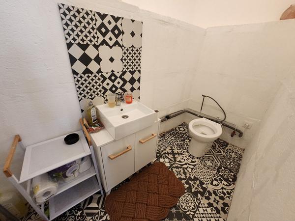 EXCLUSIVITE A SAINT SATURNIN LES AVIGNON - IMMEUBLE A VENDRE AVEC LOCAL COMMERCIAL AU REZ DE CHAUSSEE DE 40 M²+40 m² à l'étage