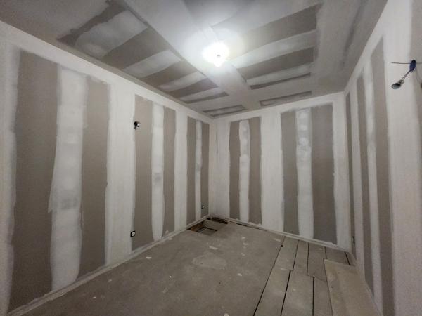 EXCLUSIVITE A SAINT SATURNIN LES AVIGNON - IMMEUBLE A VENDRE AVEC LOCAL COMMERCIAL AU REZ DE CHAUSSEE DE 40 M²+40 m² à l'étage