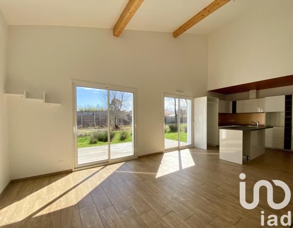 Maison 4 pièces de 100 m² à Hourtin (33990)