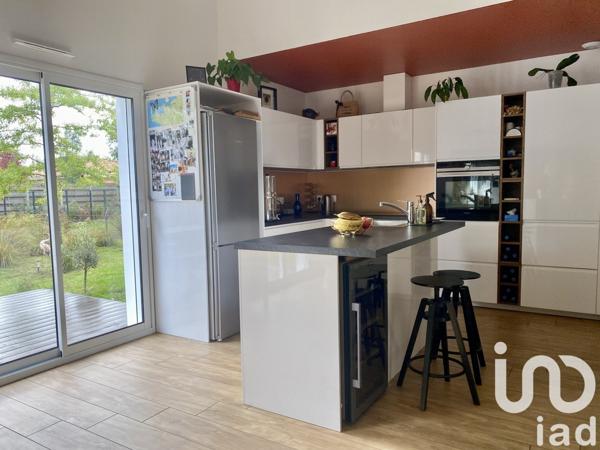 Maison 4 pièces de 100 m² à Hourtin (33990)