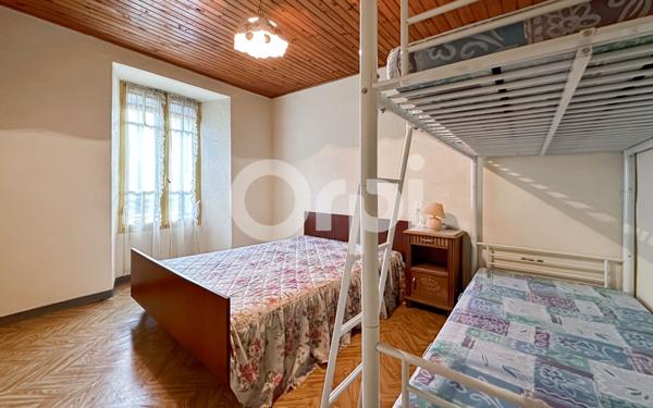 Maison à vendre    5 pièces •  Barnas