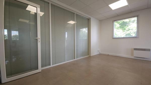 Dpt Essonne (91), Bureaux à louer à CHAMPLAN