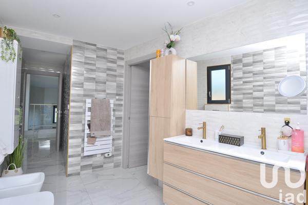 Maison à vendre 5 pièces 246 m² Clarensac