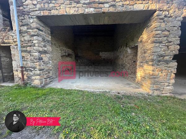 Ancien corps de ferme en pierre - charme, calme et potentiel à la campagne