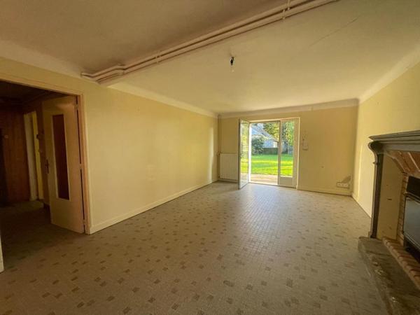 Ancien corps de ferme en pierre - charme, calme et potentiel à la campagne