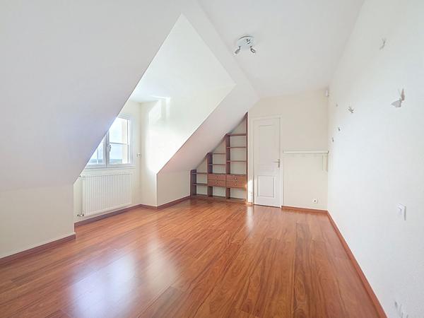 Maison familiale A VENDRE, bourg de Saint Herblon, 5 chambres, jardin paysagé, grand garage