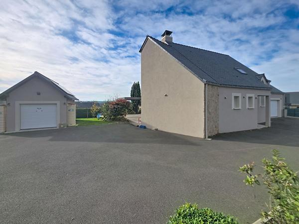 Maison familiale A VENDRE, bourg de Saint Herblon, 5 chambres, jardin paysagé, grand garage