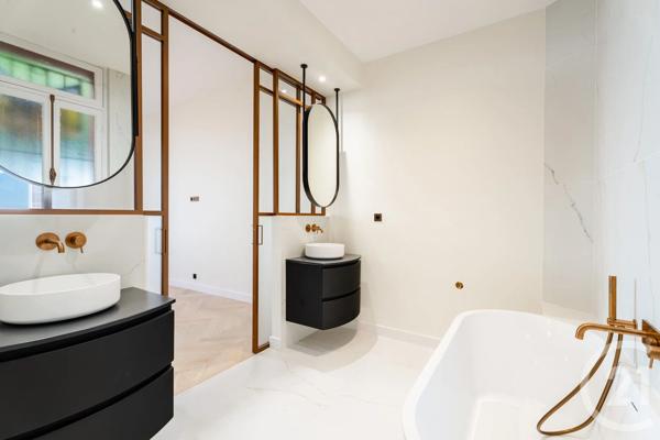 Appartement T4 à vendre  4 pièces - 190,28 m 2   BEAULIEU SUR MER  - 06