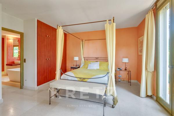 CAP D'ANTIBES - Propriété Familiale à pied des plages