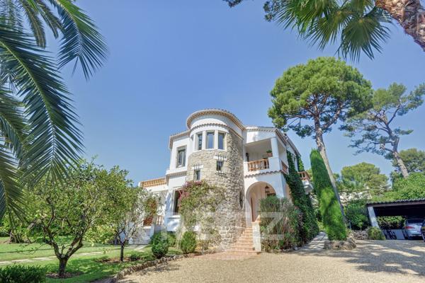 CAP D'ANTIBES - Propriété Familiale à pied des plages