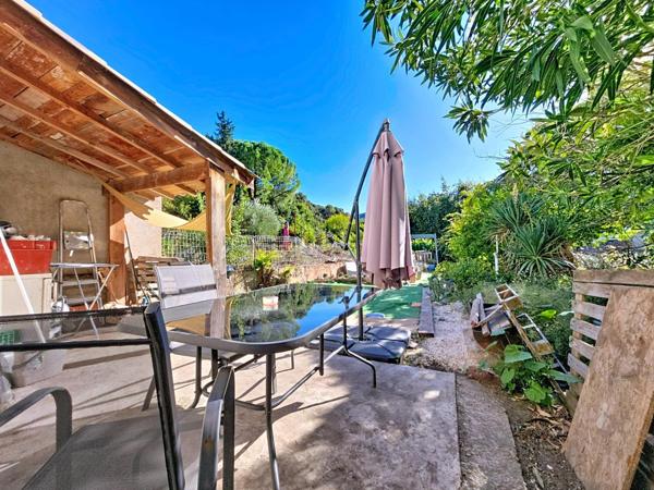 Maison de village à finir de rénover avec jardin – 82 m² habitables + jardin de 150 m² – Bédarieux centre