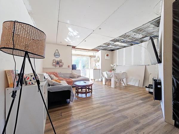 Maison de village à finir de rénover avec jardin – 82 m² habitables + jardin de 150 m² – Bédarieux centre