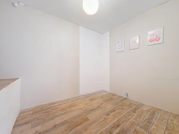 Maison de village à finir de rénover avec jardin – 82 m² habitables + jardin de 150 m² – Bédarieux centre