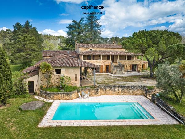 Propriete à vendre 7 pièces FUMEL (47) Propriété de 230m2 sur 11ha de prairie et de bois. Piscine et lac