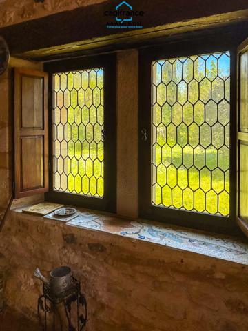 Propriete à vendre 7 pièces FUMEL (47) Propriété de 230m2 sur 11ha de prairie et de bois. Piscine et lac