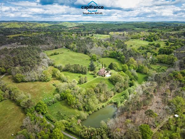 Propriete à vendre 7 pièces FUMEL (47) Propriété de 230m2 sur 11ha de prairie et de bois. Piscine et lac