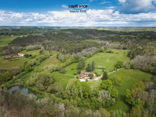 Propriete à vendre 7 pièces FUMEL (47) Propriété de 230m2 sur 11ha de prairie et de bois. Piscine et lac