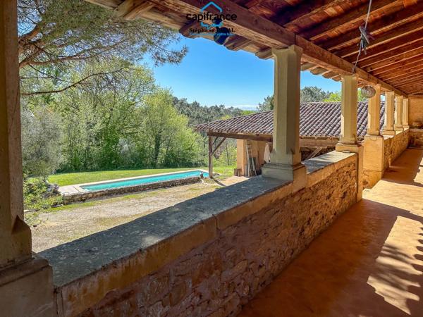 Propriete à vendre 7 pièces FUMEL (47) Propriété de 230m2 sur 11ha de prairie et de bois. Piscine et lac