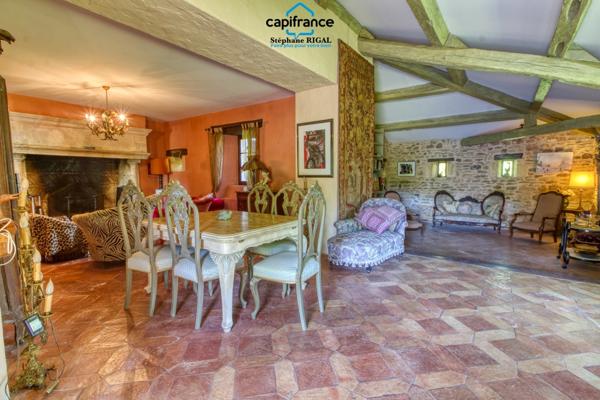 Propriete à vendre 7 pièces FUMEL (47) Propriété de 230m2 sur 11ha de prairie et de bois. Piscine et lac