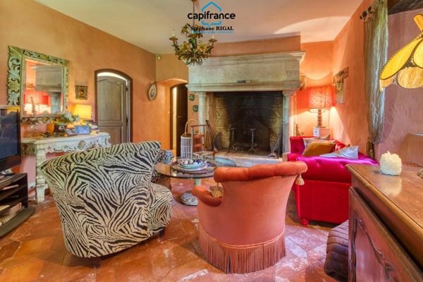 Propriete à vendre 7 pièces FUMEL (47) Propriété de 230m2 sur 11ha de prairie et de bois. Piscine et lac