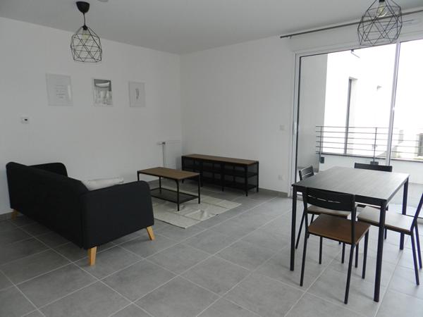 FAVERGES. APPARTEMENT 2 PIECES MEUBLE AVEC GARAGE