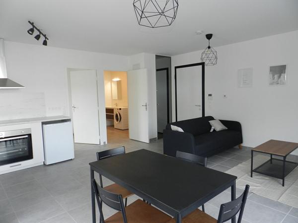 FAVERGES. APPARTEMENT 2 PIECES MEUBLE AVEC GARAGE