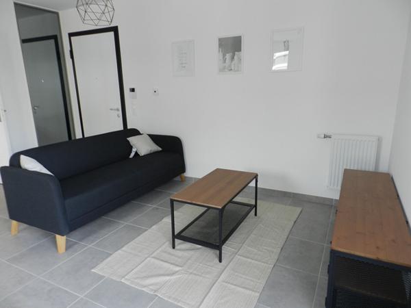 FAVERGES. APPARTEMENT 2 PIECES MEUBLE AVEC GARAGE