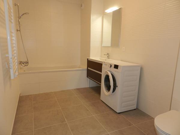 FAVERGES. APPARTEMENT 2 PIECES MEUBLE AVEC GARAGE