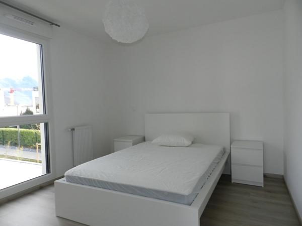 FAVERGES. APPARTEMENT 2 PIECES MEUBLE AVEC GARAGE