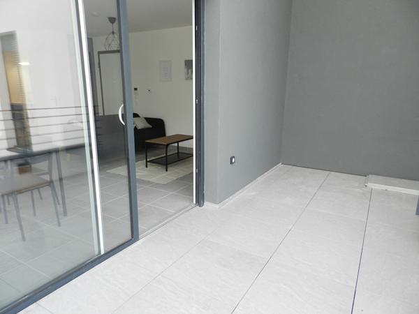 FAVERGES. APPARTEMENT 2 PIECES MEUBLE AVEC GARAGE