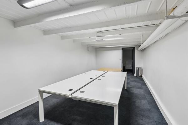 Bureaux à louer 125 m² - Paris 14e - Large vitrine et excellente accessibilité