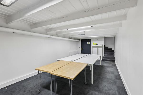 Bureaux à louer 125 m² - Paris 14e - Large vitrine et excellente accessibilité