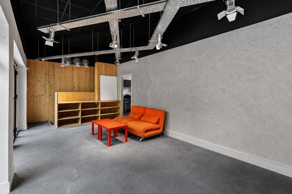 Bureaux à louer 125 m² - Paris 14e - Large vitrine et excellente accessibilité