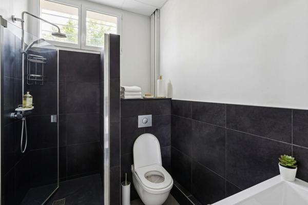 Bureaux à louer 125 m² - Paris 14e - Large vitrine et excellente accessibilité