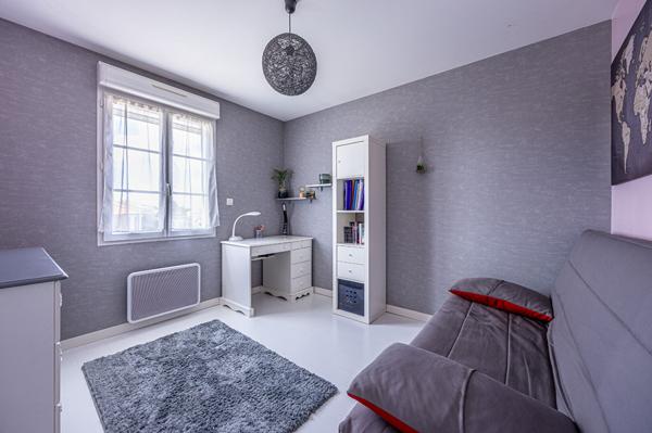 Maison quatre chambres, suite parentale en rez-de-chaussée, piscine !,  
Lagord 17140