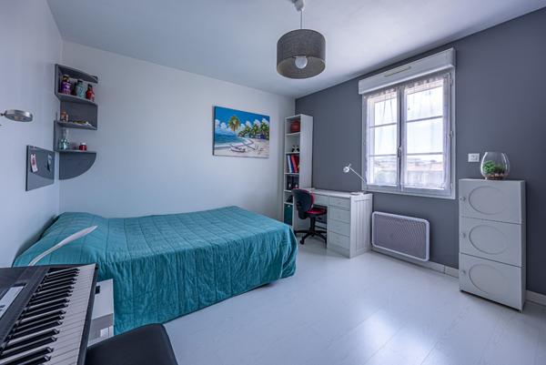 Maison quatre chambres, suite parentale en rez-de-chaussée, piscine !,  
Lagord 17140