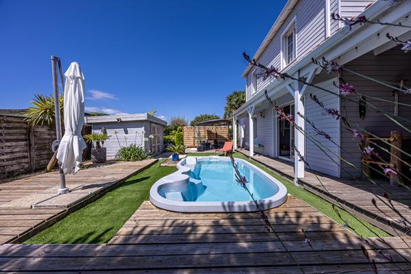 Maison quatre chambres, suite parentale en rez-de-chaussée, piscine !,  
Lagord 17140