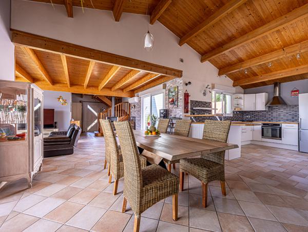 Maison quatre chambres, suite parentale en rez-de-chaussée, piscine !,  
Lagord 17140