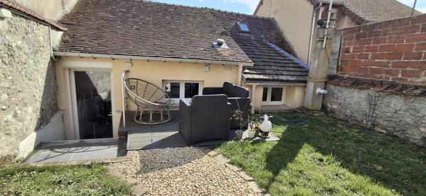 Location                                                      Maison
                        
                     2 pièces                      45 m2                     à Houdan