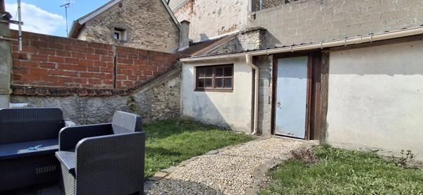 Location                                                      Maison
                        
                     2 pièces                      45 m2                     à Houdan