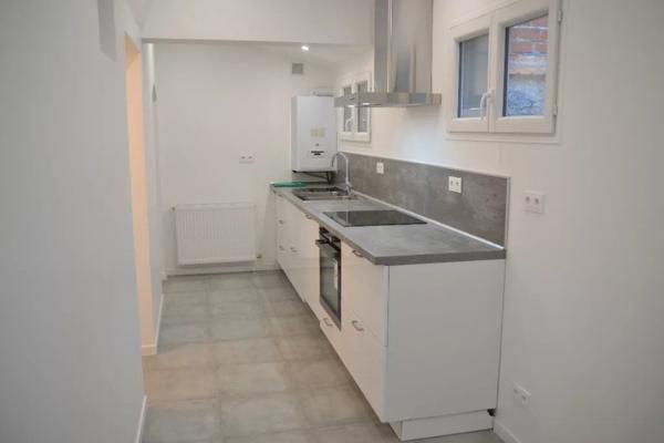 Location                                                      Maison
                        
                     2 pièces                      45 m2                     à Houdan
