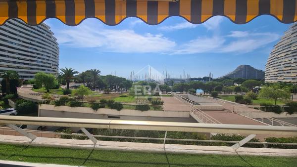 MARINA BAIE DES ANGES  - BEL APPARTEMENT 3/4 PIÈCES AVEC TERRASSE ET VUE DÉGAGÉE