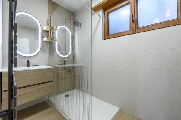 Maison Rénovée 6 pièces 130m2 avec Cour, Terrasse et Dépendance